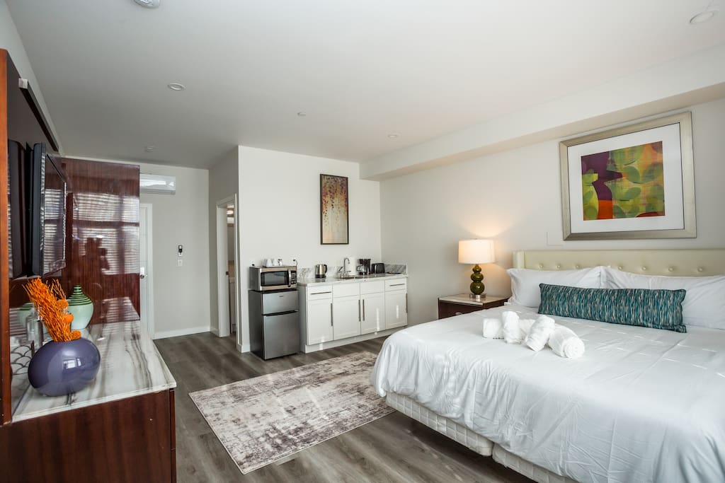 Luxurious Studio in Heart of San Diego w Cali King — San Diego, CA — vacation rental