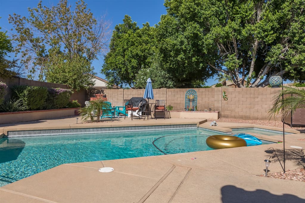 Large oasis, pool heater, spa, putting green — Avondale, AZ — vacation rental