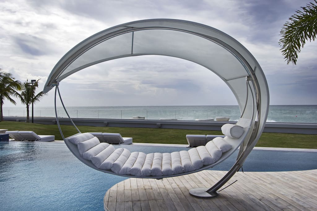 C'est La Vie (6 bedrooms) - Beachfront luxury villa with chef service and pool, Terres Basses, St. Martin — Terres Basses, Collectivité de Saint-Martin — vacation rental