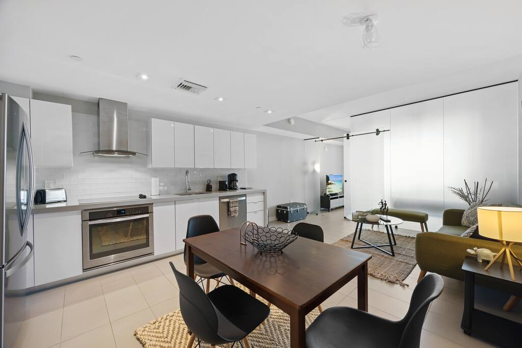 Trendy Midtown Art District for 3 I Pool & BBQ interior 4