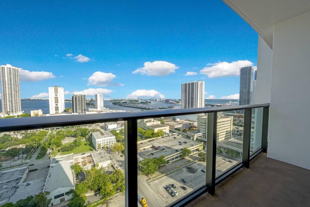 Trendy Midtown Art District for 3 I Pool & BBQ interior 5