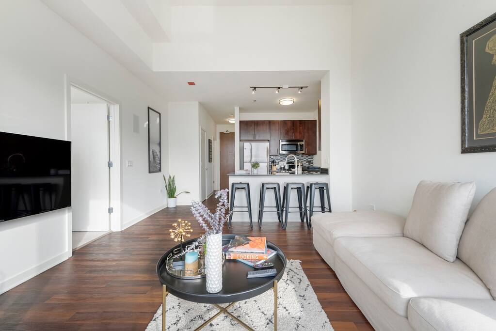 Upscale design 1BD near Randolph St Market by C9 interior 3