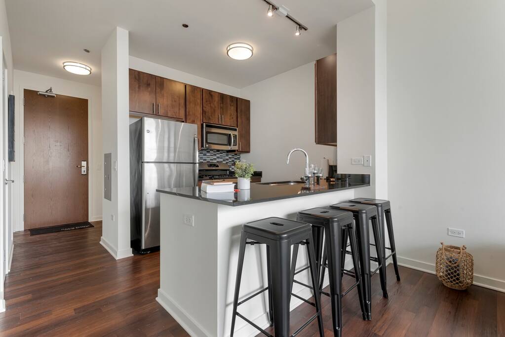 Upscale design 1BD near Randolph St Market by C9 interior 4