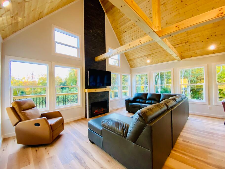 Glencoe | Modern RRG Cabin | Hot Tub | 3 King Beds - Located Just 3 Minutes From the Gorge Underground! — Rogers, KY — vacation rental