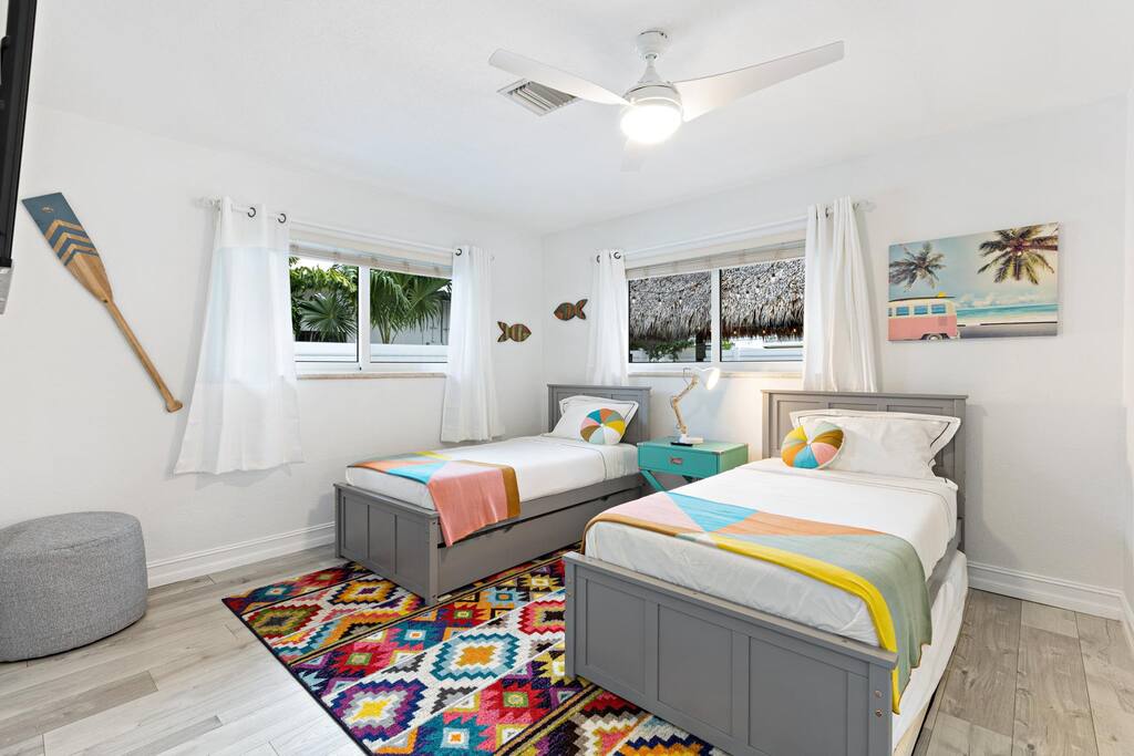 Beach House Hot Tub & Tiki Bar, Walk to Beach 3
