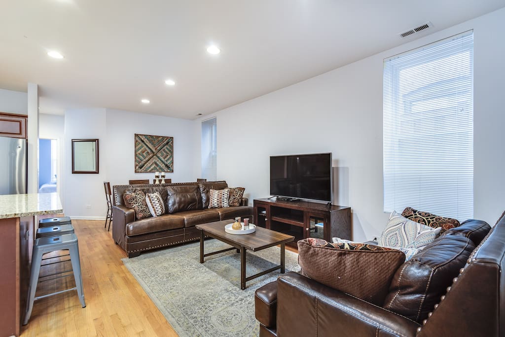 Charming Haven With Modern Kitchen And Cozy Living Space - Inviting Escape - Chicago