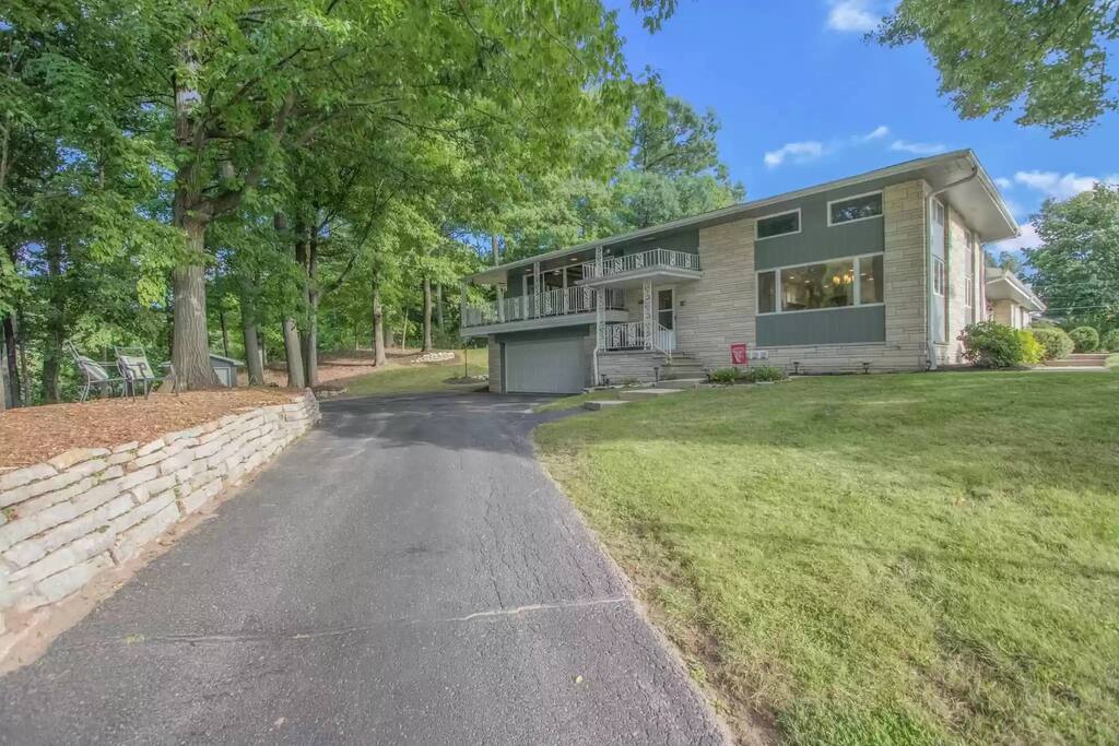 Preble Hills Oasis/Indoor Court/Hot Tub/Arcade