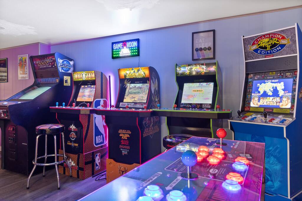 Preble Hills Oasis/Indoor Court/Hot Tub/Arcade
