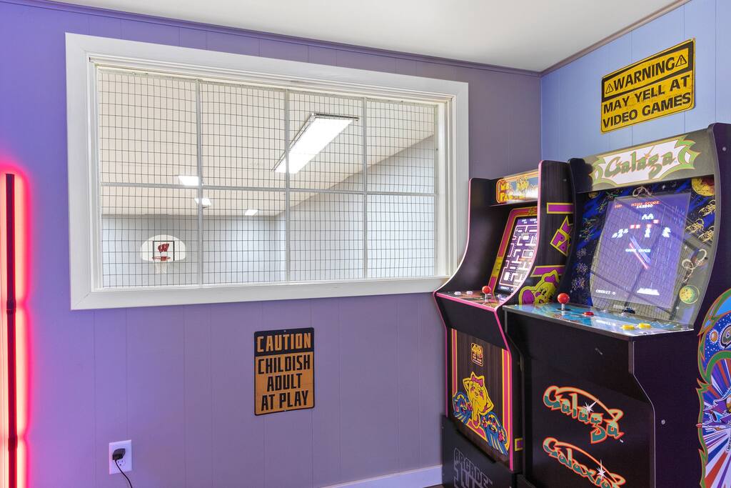 Preble Hills Oasis/Indoor Court/Hot Tub/Arcade