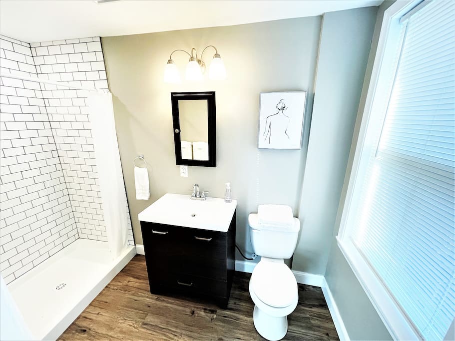 Modern Loft with Skyline Views - King & Queen Beds, Close to Downtown! 5