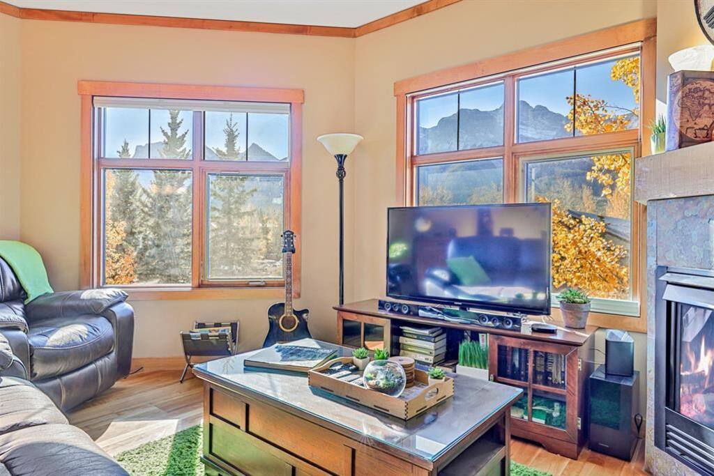 McAuley Manor Mountain Views, Downtown Location