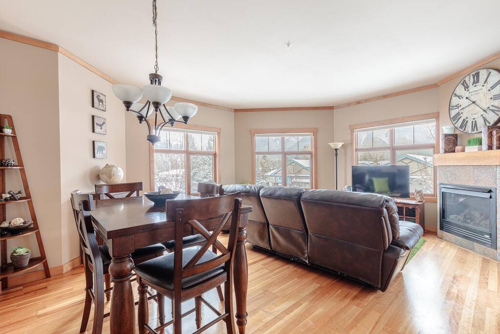 McAuley Manor Mountain Views, Downtown Location