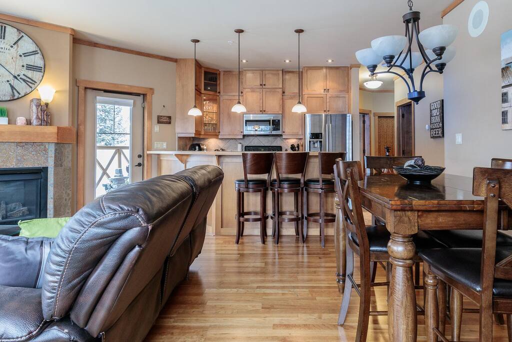 McAuley Manor Mountain Views, Downtown Location