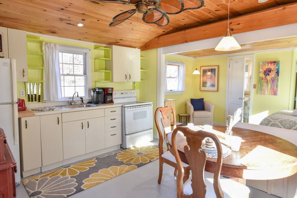 Photo 2 of Del Mar #14475 - Bright Cottage Close to Bayside Beaches!