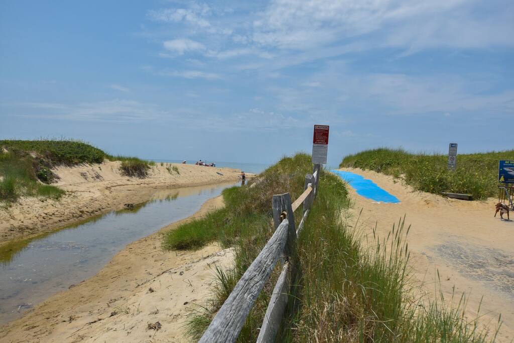Photo 5 of Del Mar #14475 - Bright Cottage Close to Bayside Beaches!