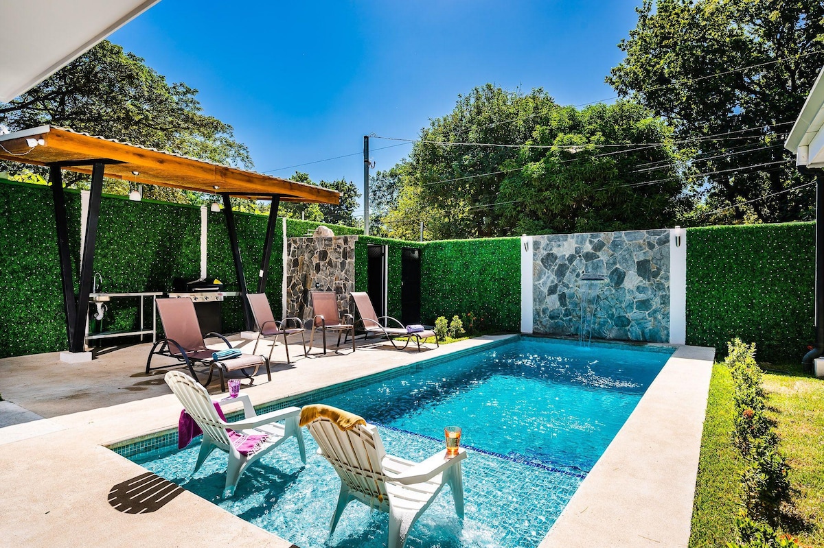 Private Pool Villa | 5min Walk to Beach & Dining — Playa Potrero, Provincia de Guanacaste — vacation rental