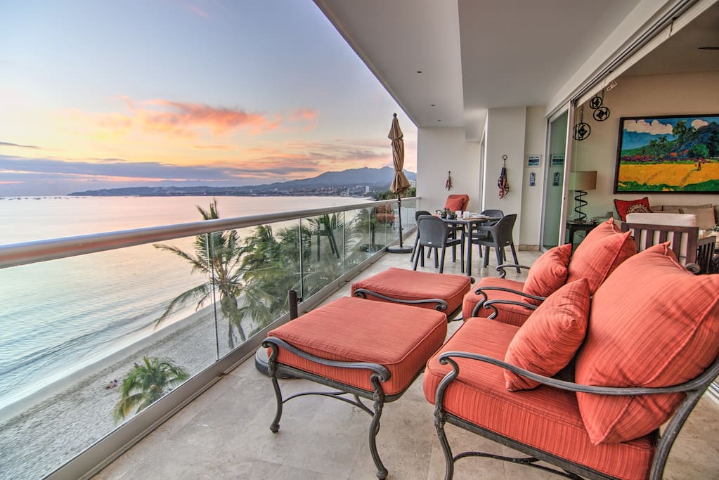 Beachfront 2BR w Office & Panoramic Views: Nova105 — Bucerías, Nayarit — vacation rental