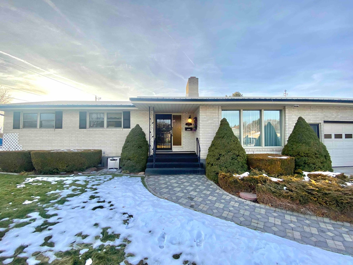 Roomy Midtown Home-Large and Central to Everything — Pocatello, ID — vacation rental