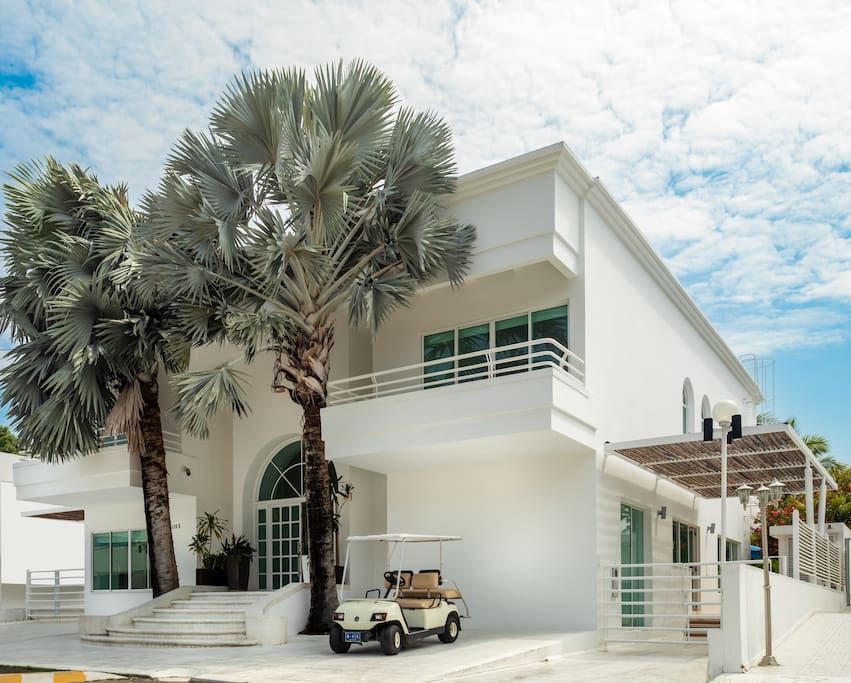 Cloud9| Private pool & Golf View | The Villa interior 2