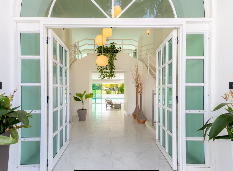 Cloud9| Private pool & Golf View | The Villa interior 3