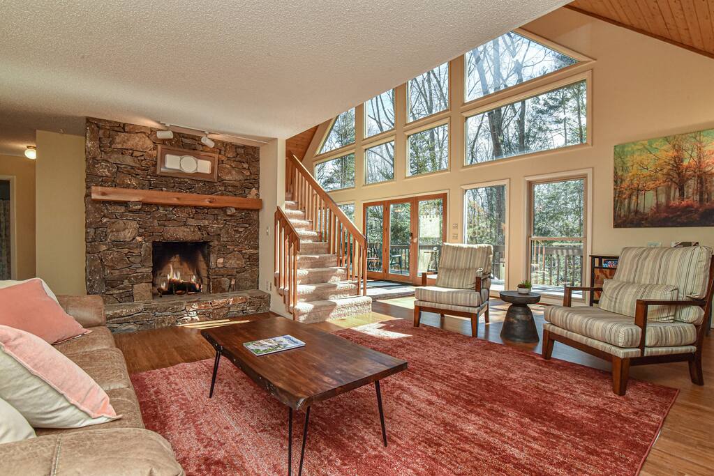 Asheville Cabin Retreat: Hot Tub, Fireplace - North Carolina