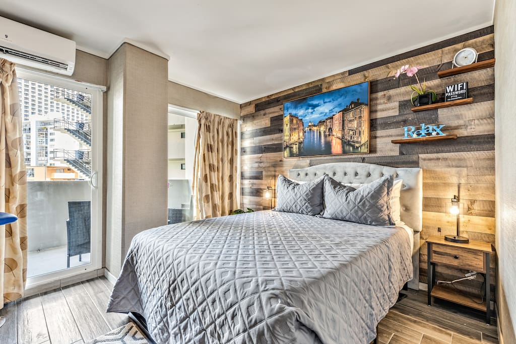 Sundeck, Pool, Restaurant And Nightclub Access - Picturesque Retreat - Honolulu, HI