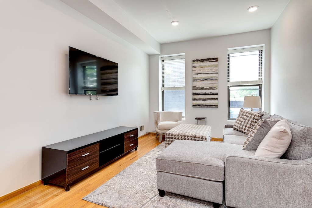 Shared Rooftop Deck And Fully Stocked Kitchen - Luxury Oasis - Chicago, IL