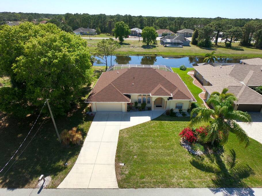 Waterfront Haven: SW Facing Pool and Spa #10 — Rotonda West, FL — vacation rental