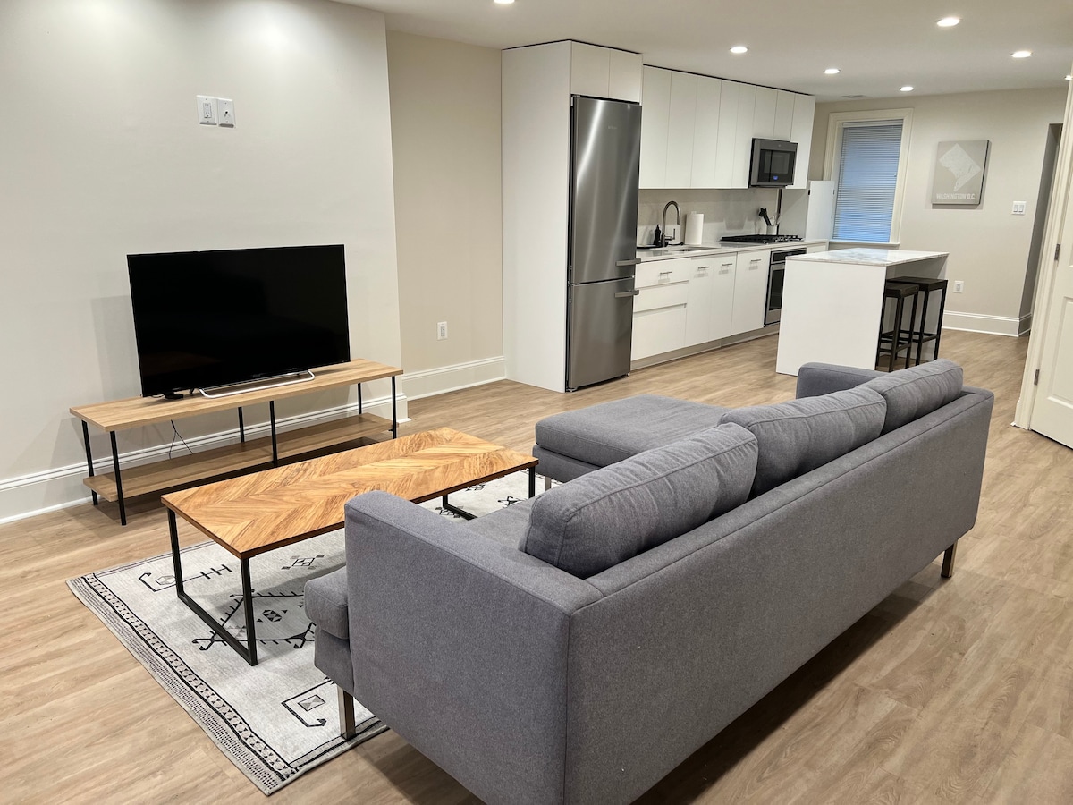 Bright Logan Circle 1b1b Terrace Level Apartment — Washington, DC — vacation rental