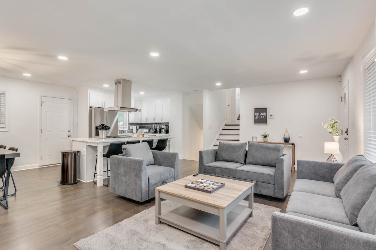 Work-ready Decatur home, sleeps 12 view 6