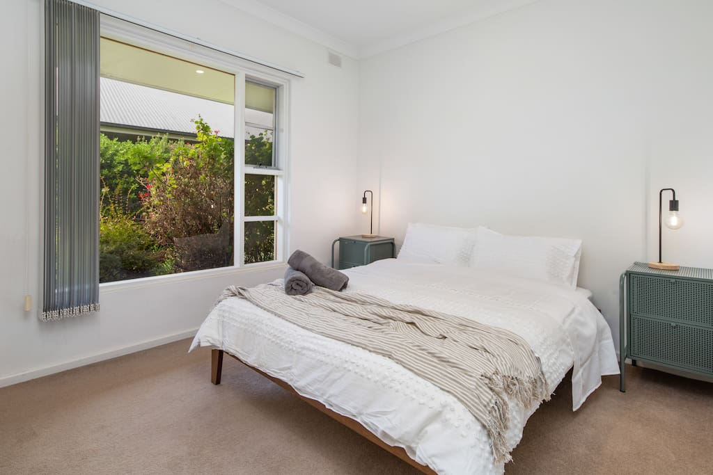 Stay Here On Pier- 2 Bdrm, Sleeps 4, Beach, Wifi