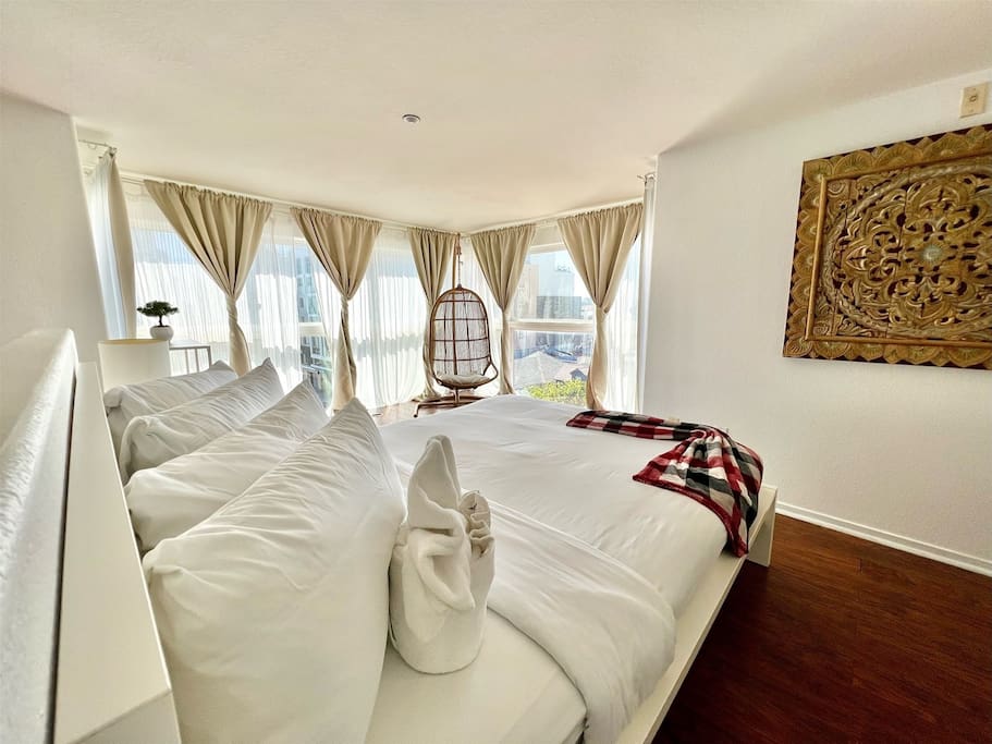 Chic Loft With Stunning Views And Trendy Amenities - Breathtaking Retreat - San Diego, CA