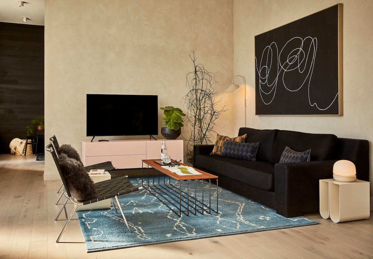 ADA Accessible Classic King Suite in Philadelphia, PA
