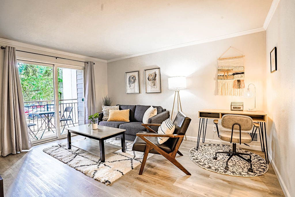 Condo with king bed, walk to Microsoft, park in Bellevue, WA