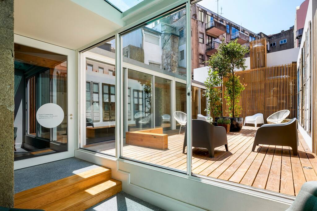 The A5 Luxury Mezzanine Studio #5 by DA'HOME β Porto, Porto β vacation rental