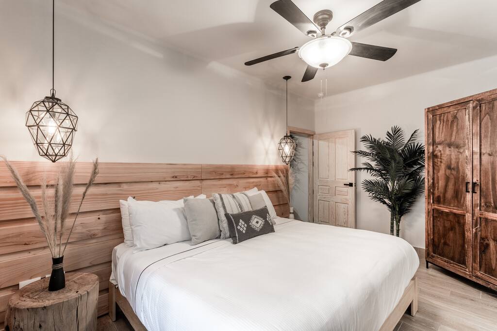 2BR Apt 1st Floor Centro, Best Location w/ Jacuzzi Lounge — San Miguel de Allende, Guanajuato — vacation rental