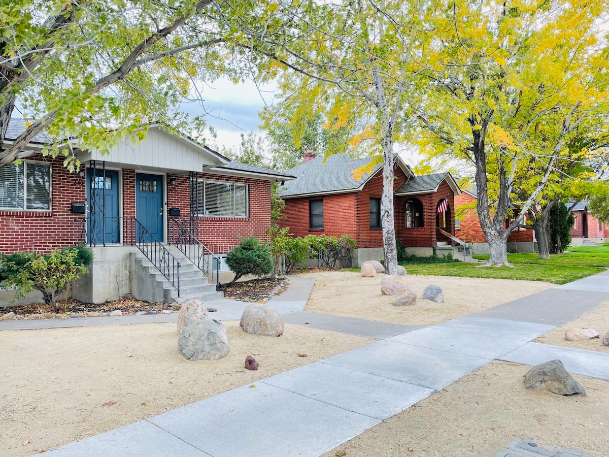3Min to Renown Hospital/4 Bedrooms/Sleeps15 — Reno, NV — vacation rental
