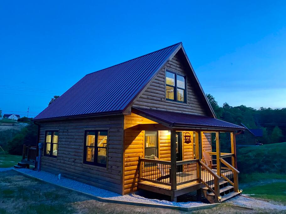 Smallwood • Central RRG Cabin with Hot Tub & WiFi — Pine Ridge, KY — vacation rental