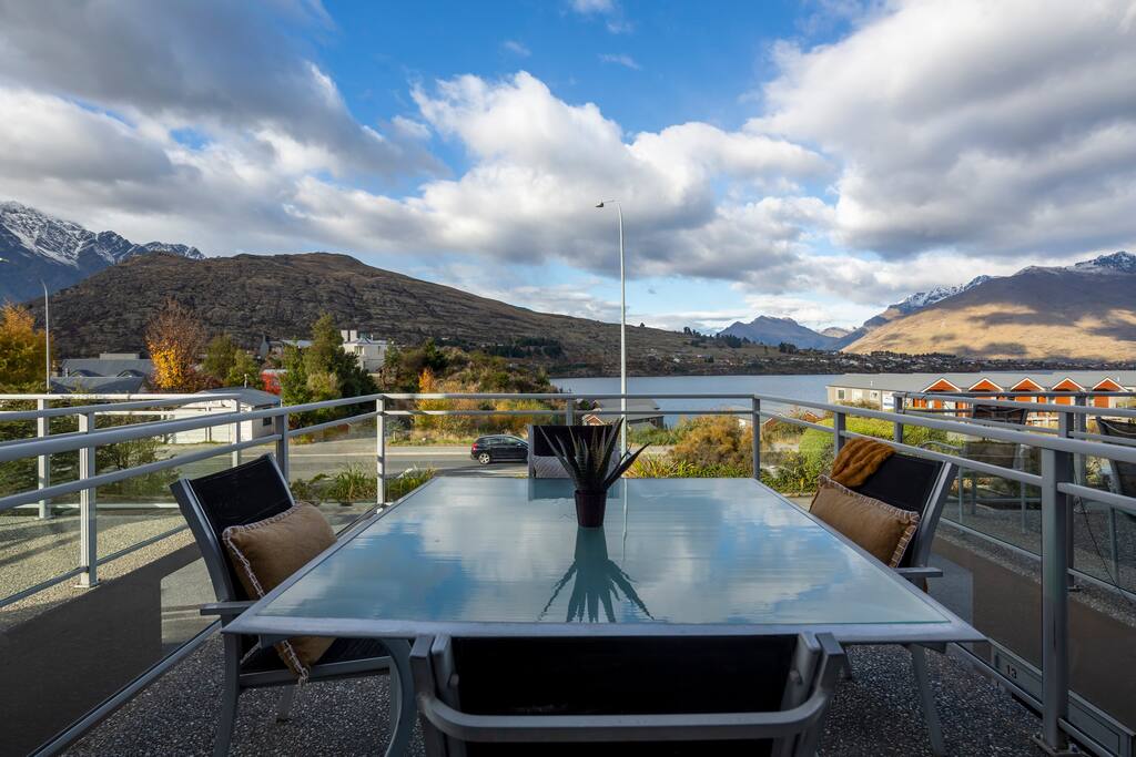 Alfresco dining at its finest in luxury accommodation, Queenstown