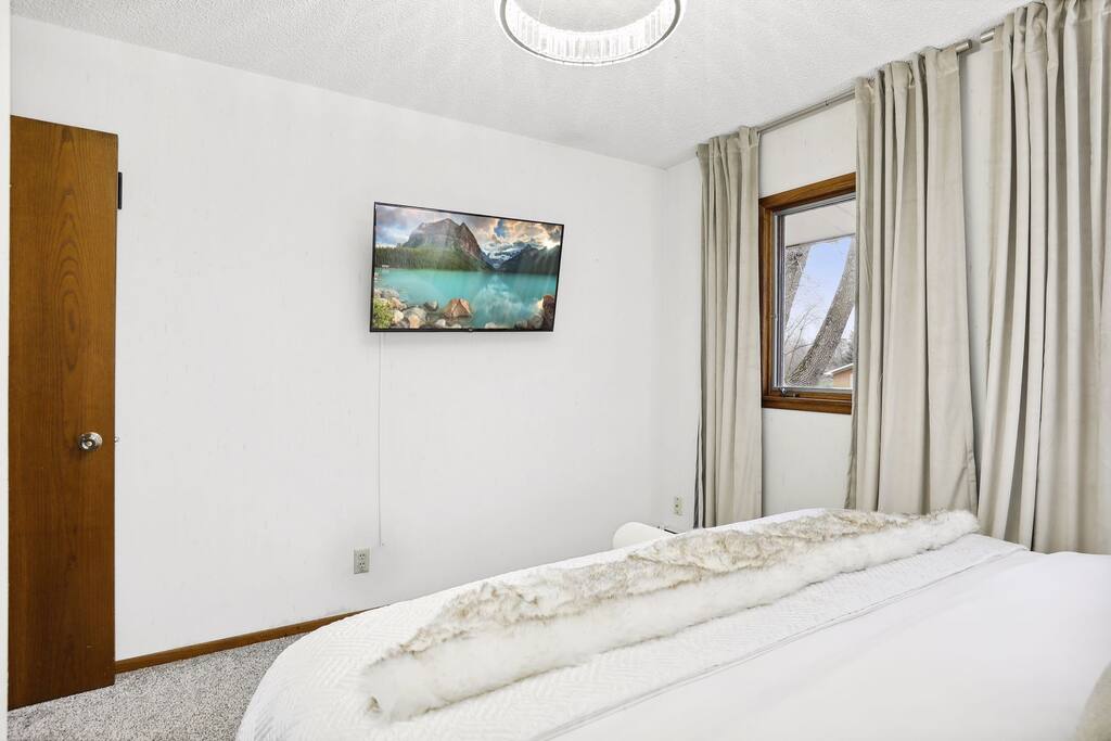 Bedroom 2, King size bed on the main level.