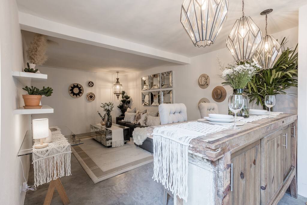 Dining Area and Full Kitchen
