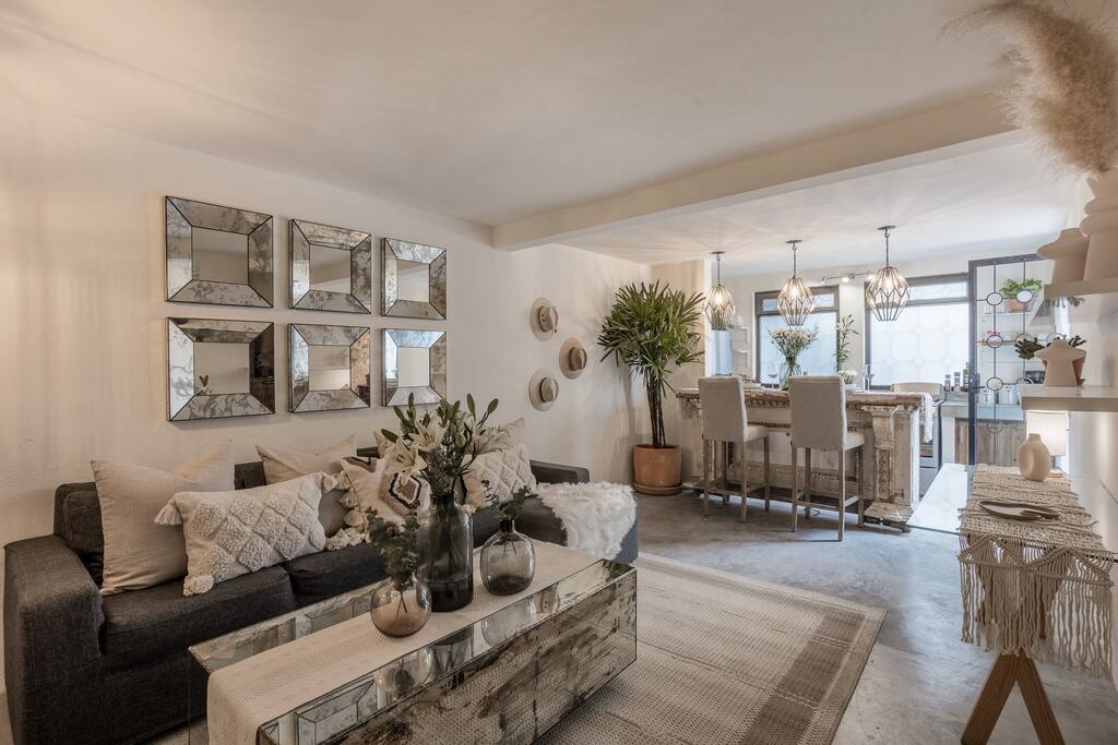 Full Living Room and Kitchen