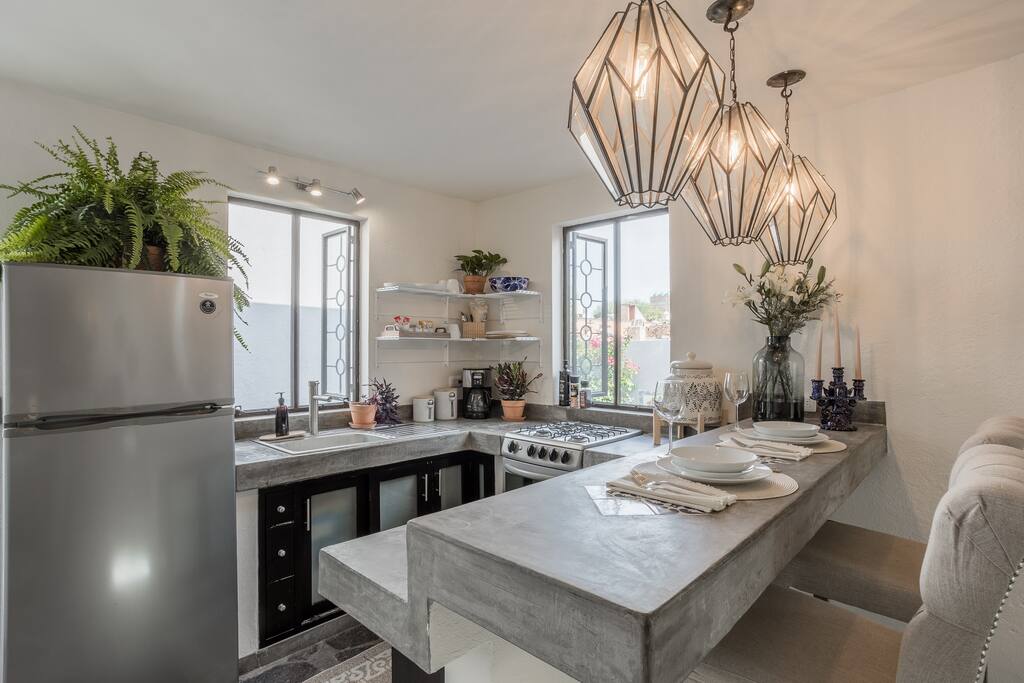 Full-Size Kitchen with all Kitchen Essentials