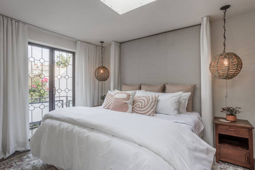 Luxury King Bed with Balcony