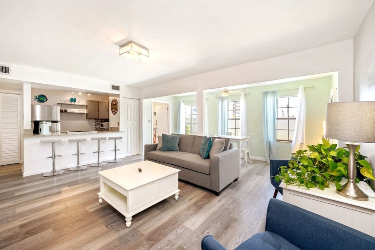 Central Destin-3 Pools-Pickleball-Pet Friendly — Destin, FL — vacation rental