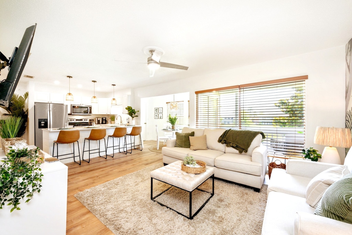 Eden Escape-Lake View-Heated Pool-Pet Friendly