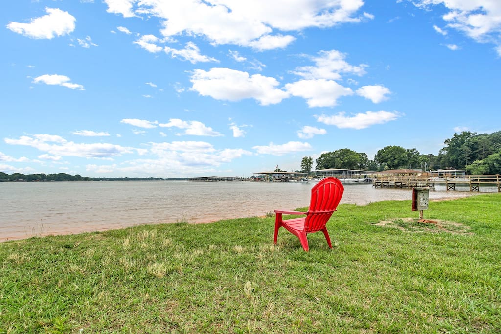 Cozy Lake Home - Jacuzzi/King Bed/Marina Access — Mooresville, NC — vacation rental