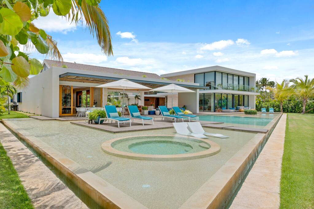  Take a dip in the pool, cocktail in hand as you bask under the sun, and when the temperature dips a little in the evenings, melt into the outdoor hot tub.