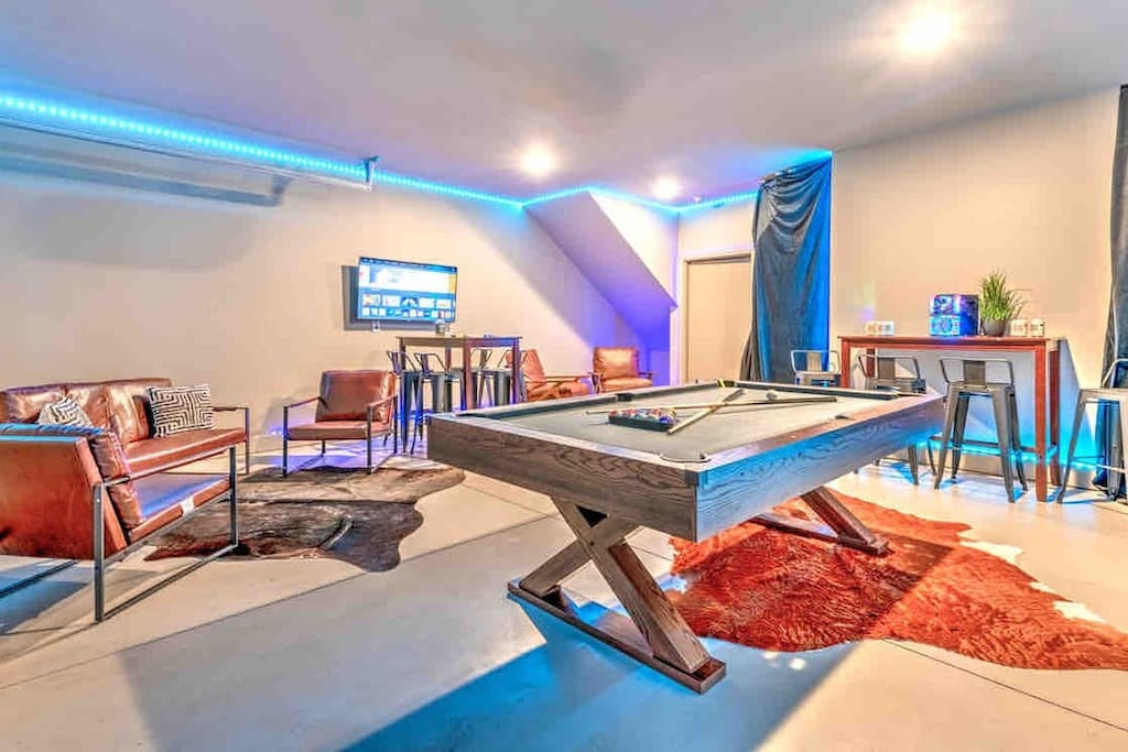 Wallen World-Lux Home w/14 Beds! Game Room/Rooftop — Nashville, TN — vacation rental