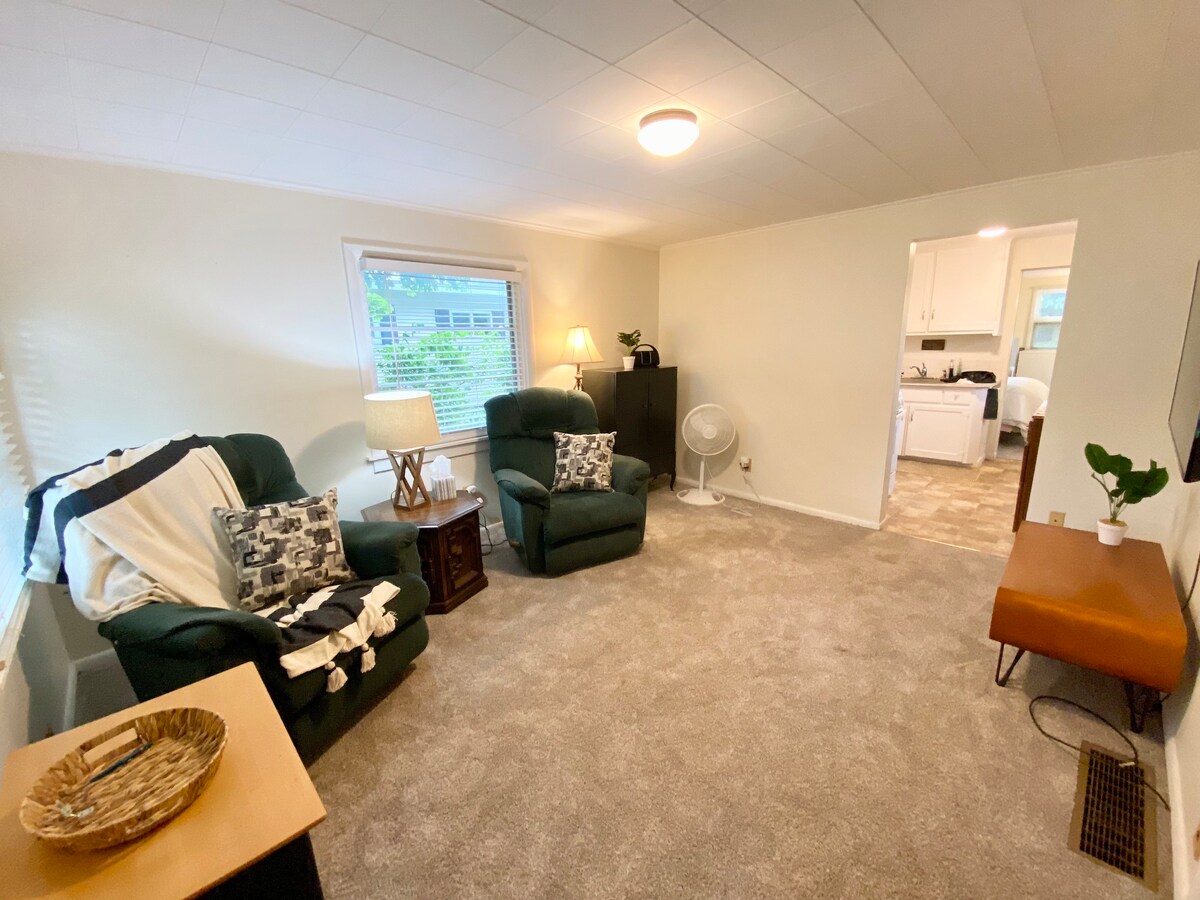 Convenient 2 Bedroom Home in Traverse City — Traverse City, MI — vacation rental